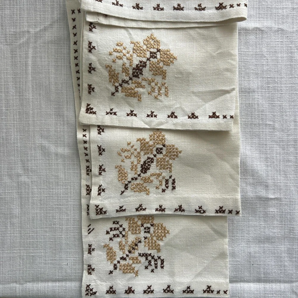 Vintage Mid Century Linen‎ Napkins Hand Embroidered Floral Set of Four